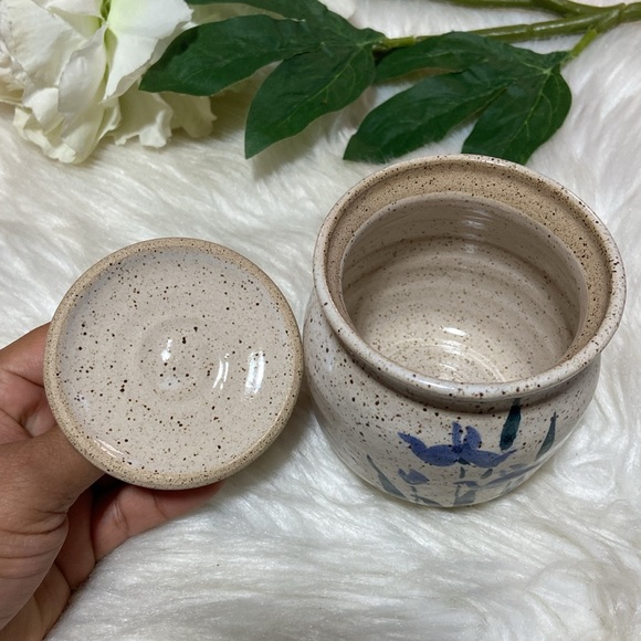 Hand Made Pottery with Lid Sign Unique - Picture 13 of 17